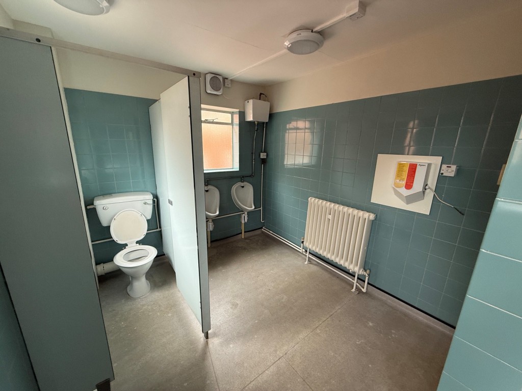 Lot: 14 - VACANT TOWN CENTRE COMMERCIAL PREMISES AND YARD WITH POTENTIAL - Example of WC's on First Floor there are also additional WC's
